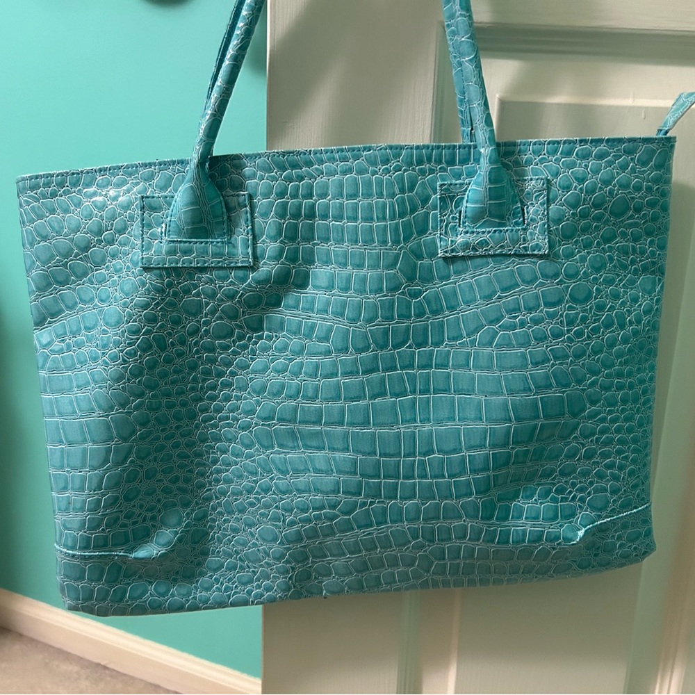 Light Blue Thin Tote Bag with interior zipper pockets and two other pockets.